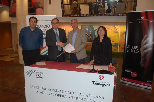Acte de signatura del conveni entre l'Ajuntament i la Fundació Mútua Catalana per portar a Tarragona òpera de gran format (foto: Mauri Fernández) 