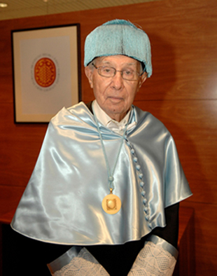 Josep M. Recasens va ser investit doctor Honoris causa per la URV el febrer de 2011 (foto: URV)